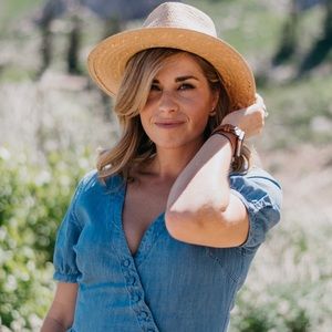 Meet your Posher, Casey